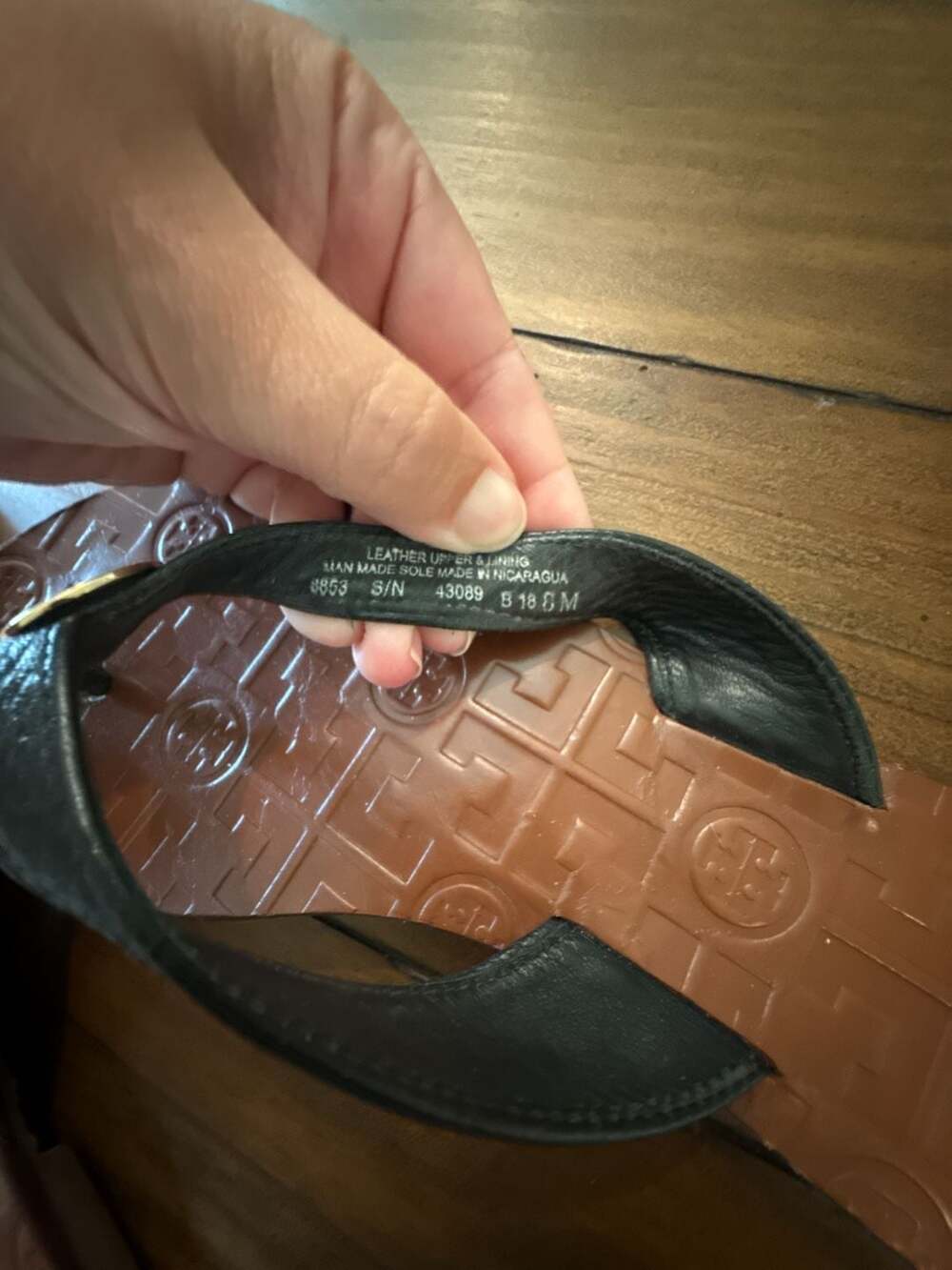 Tory Burch Thora Flat Thong Sandals in Black Leather - Picture 3 of 4
